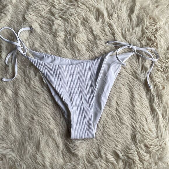 L*Space White Ribbed Texture Lennox Bikini Bottom Medium - Picture 1 of 5